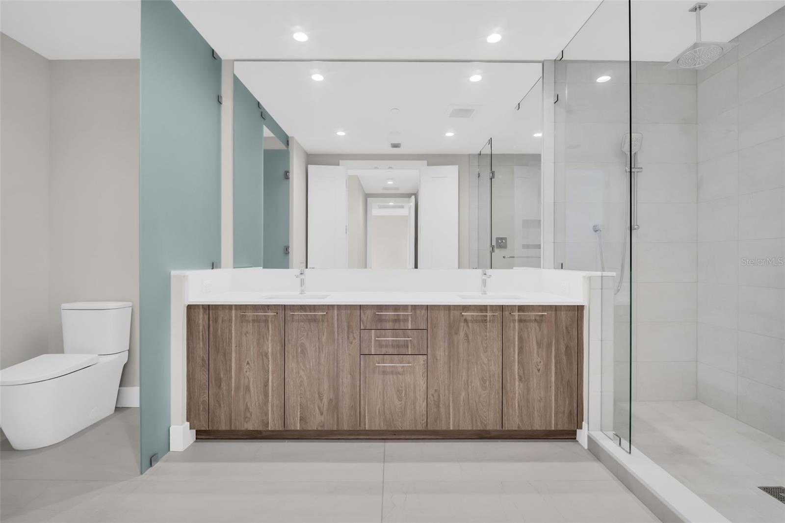 275 1ST Ave #3704 ST PETERSBURG, FL 33701