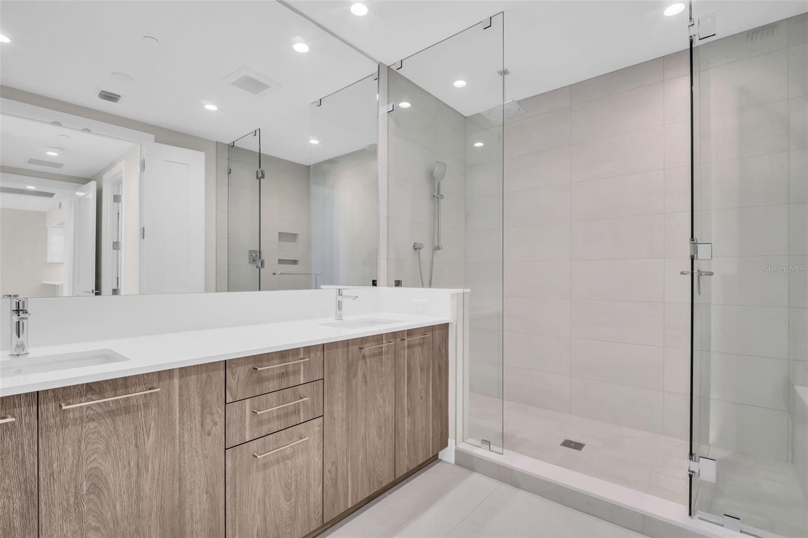 275 1ST Ave #3704 ST PETERSBURG, FL 33701