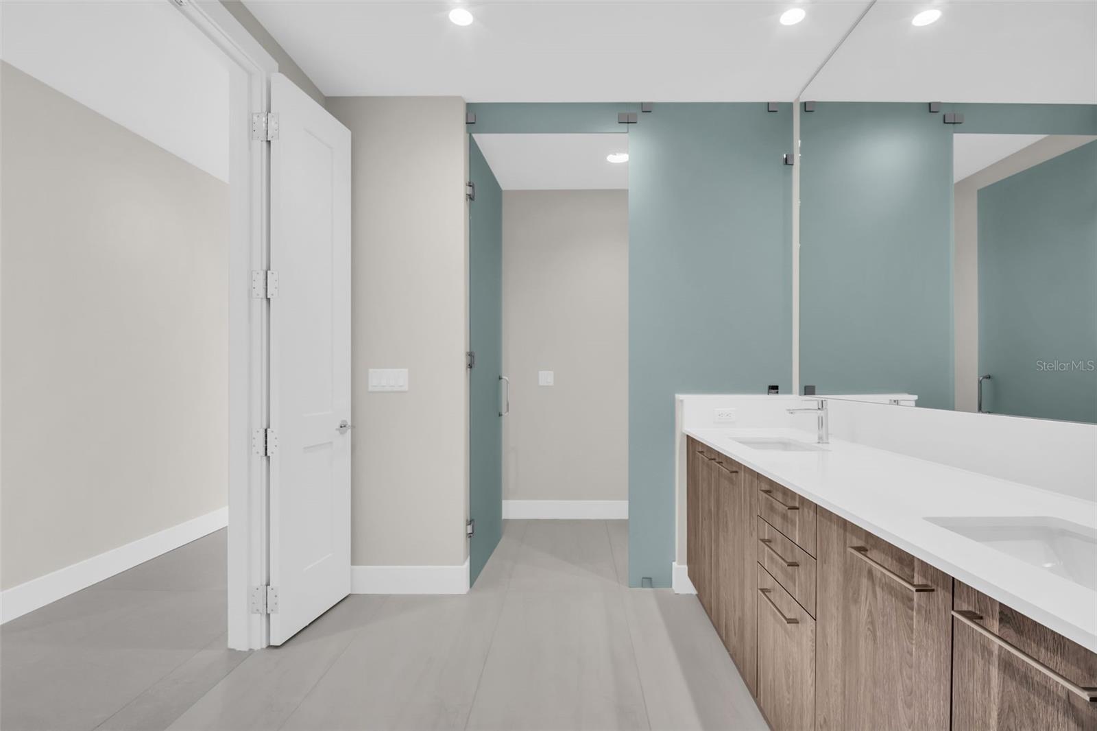 275 1ST Ave #3704 ST PETERSBURG, FL 33701