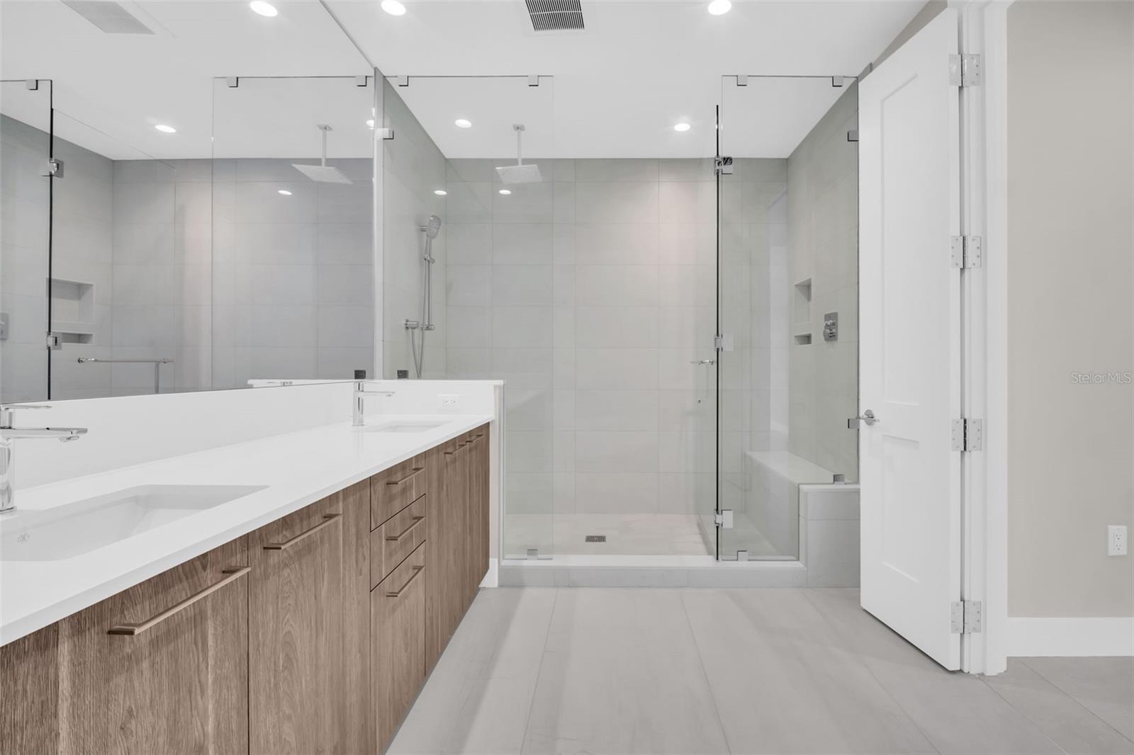 275 1ST Ave #3704 ST PETERSBURG, FL 33701