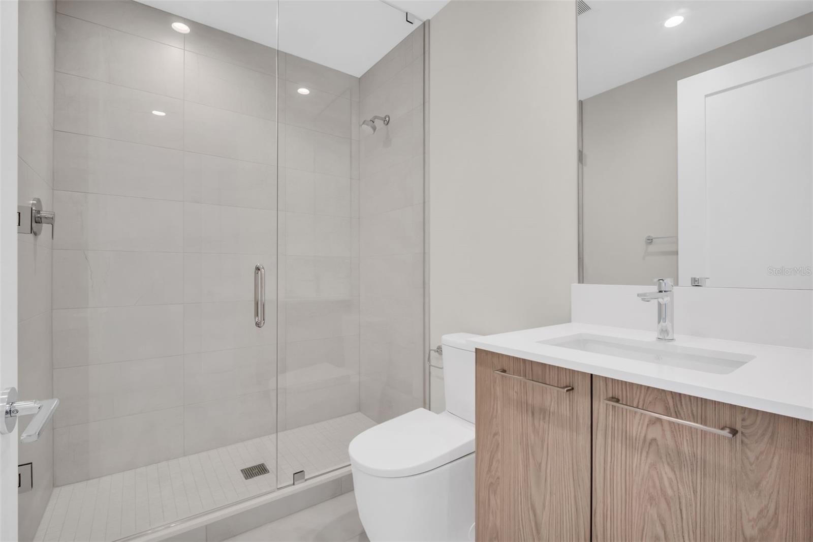 275 1ST Ave #3704 ST PETERSBURG, FL 33701