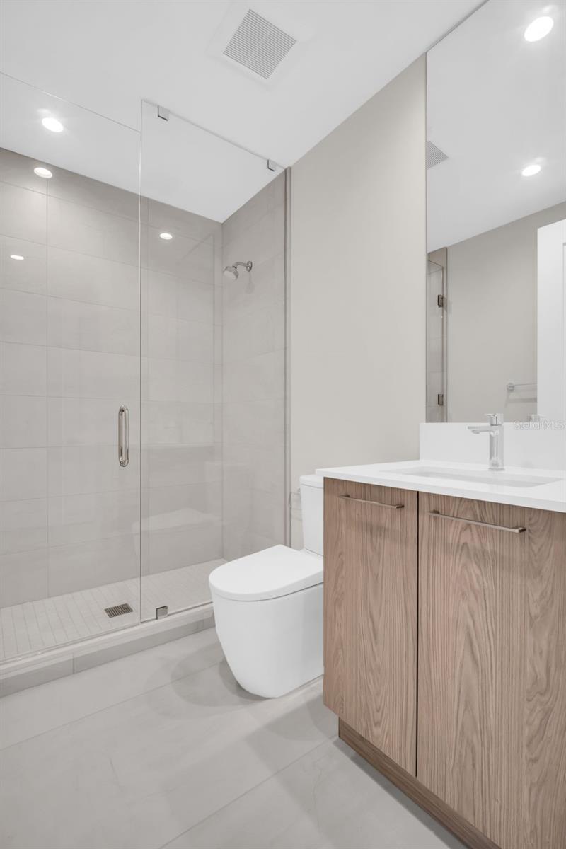 275 1ST Ave #3704 ST PETERSBURG, FL 33701