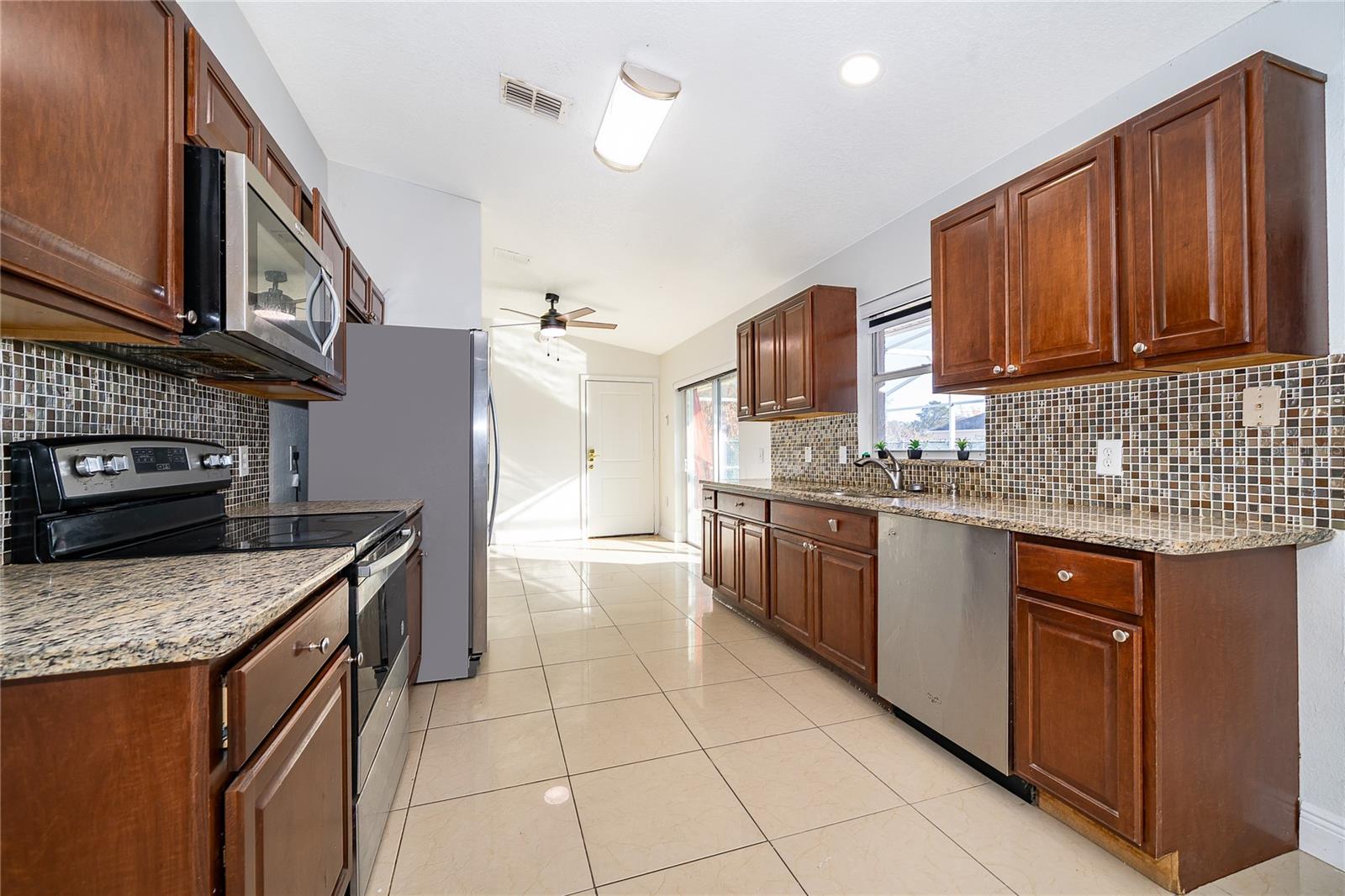 643 BROCKTON Dr KISSIMMEE, FL 34758