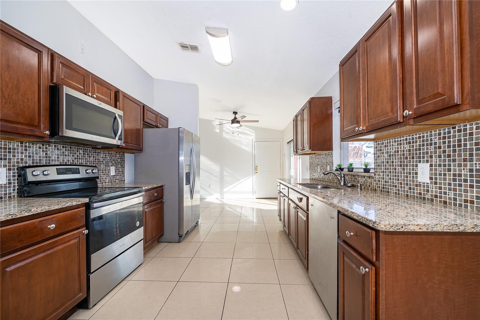 643 BROCKTON Dr KISSIMMEE, FL 34758