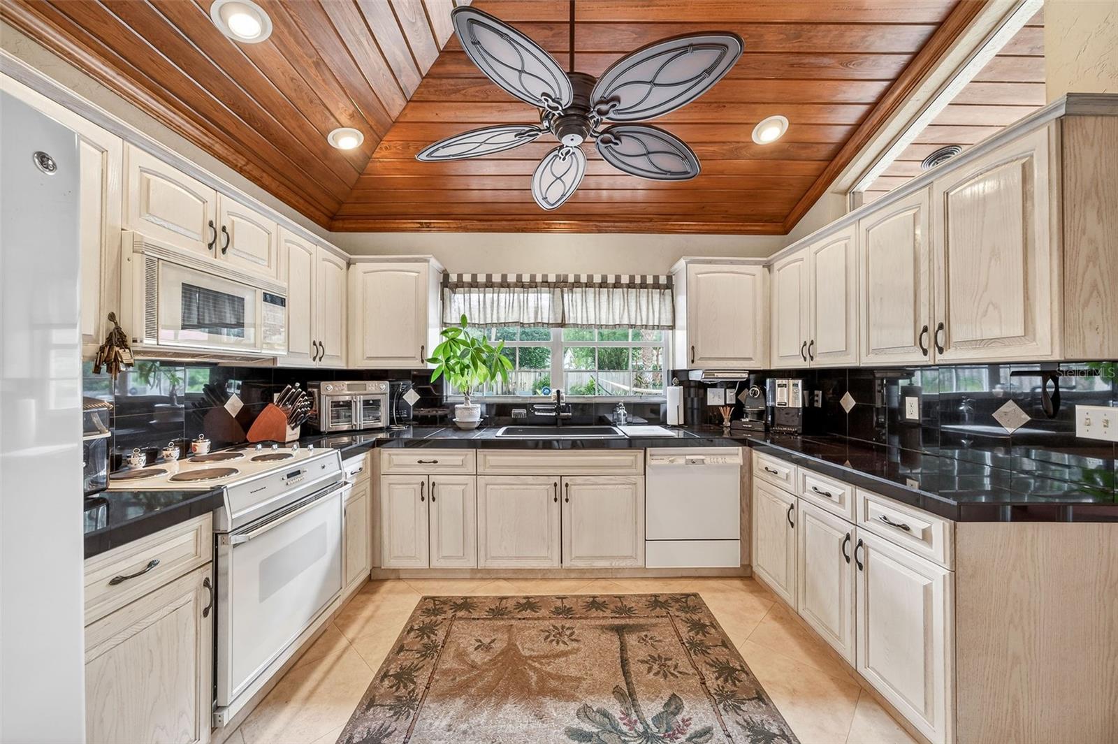 830 Lk DAVIS Dr ORLANDO, FL 32806