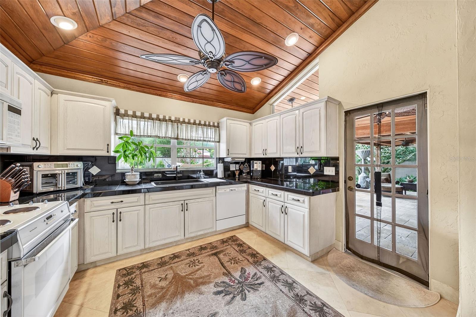 830 Lk DAVIS Dr ORLANDO, FL 32806