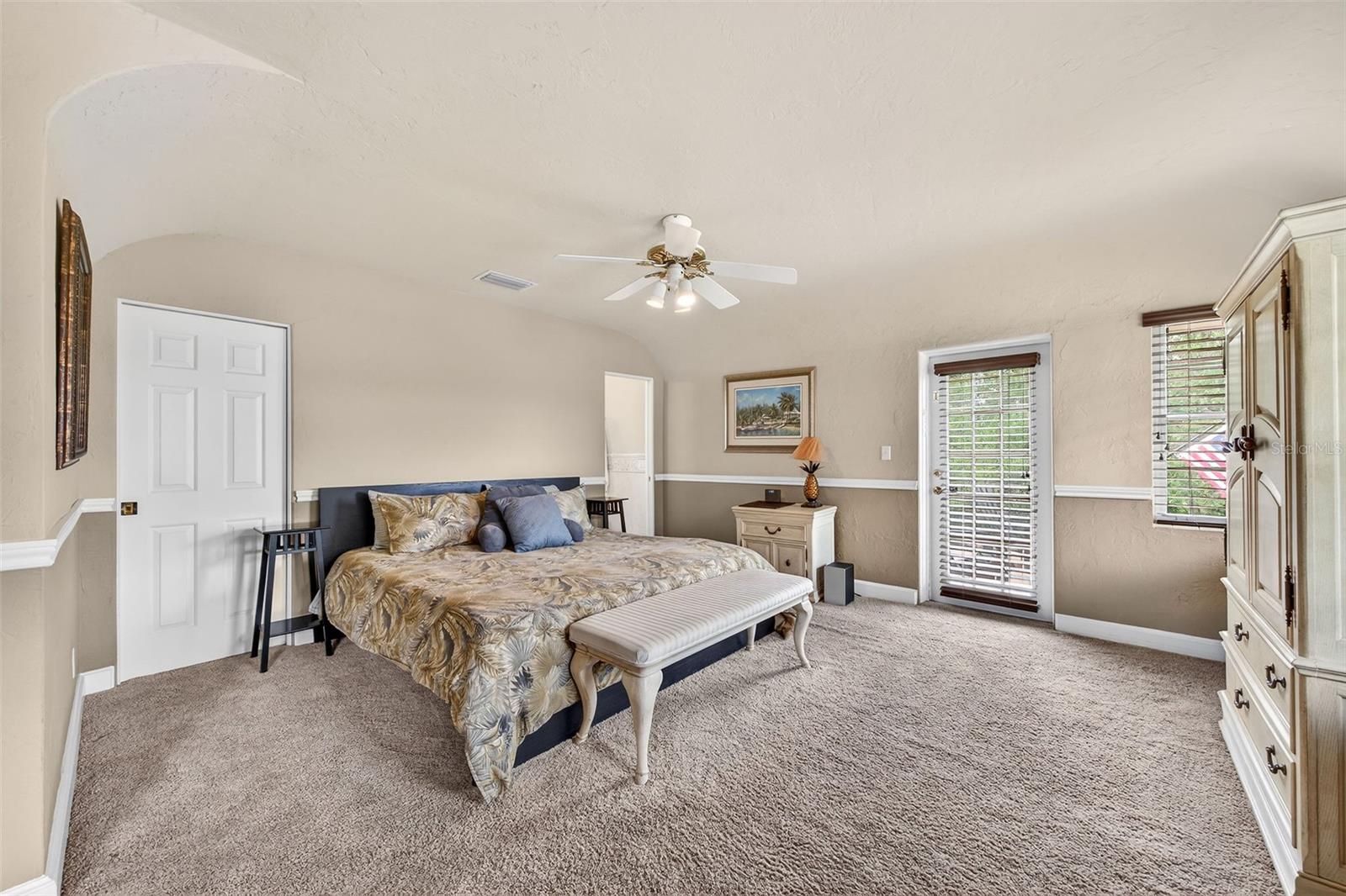 830 Lk DAVIS Dr ORLANDO, FL 32806