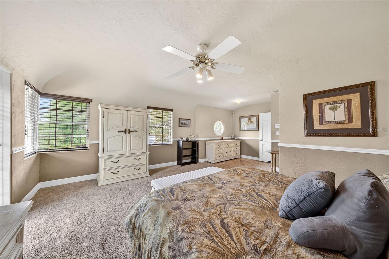 830 Lk DAVIS Dr ORLANDO, FL 32806
