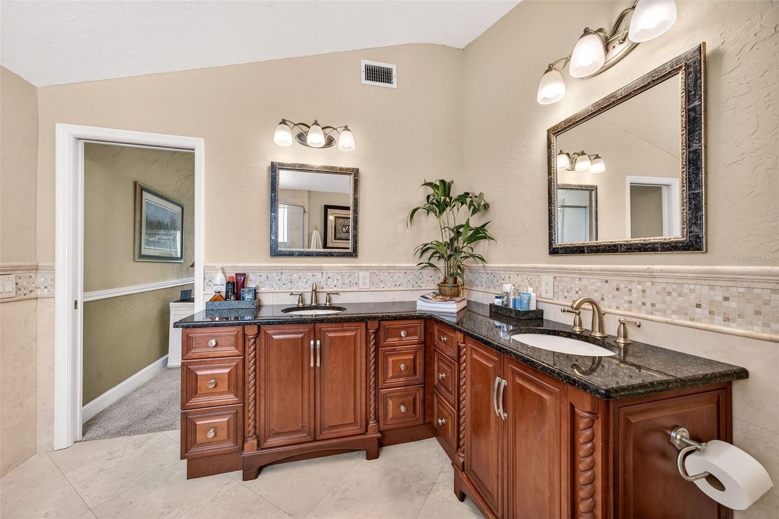 830 Lk DAVIS Dr ORLANDO, FL 32806