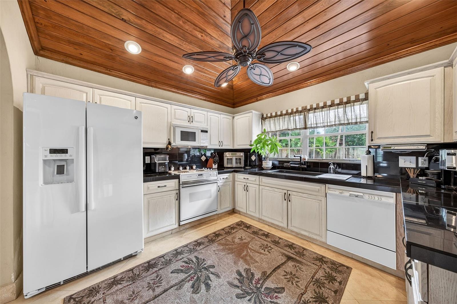 830 Lk DAVIS Dr ORLANDO, FL 32806