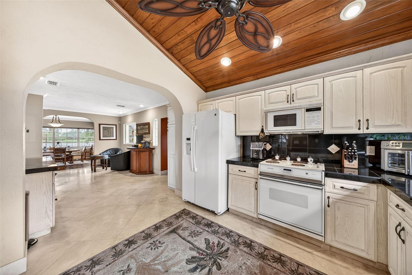 830 Lk DAVIS Dr ORLANDO, FL 32806