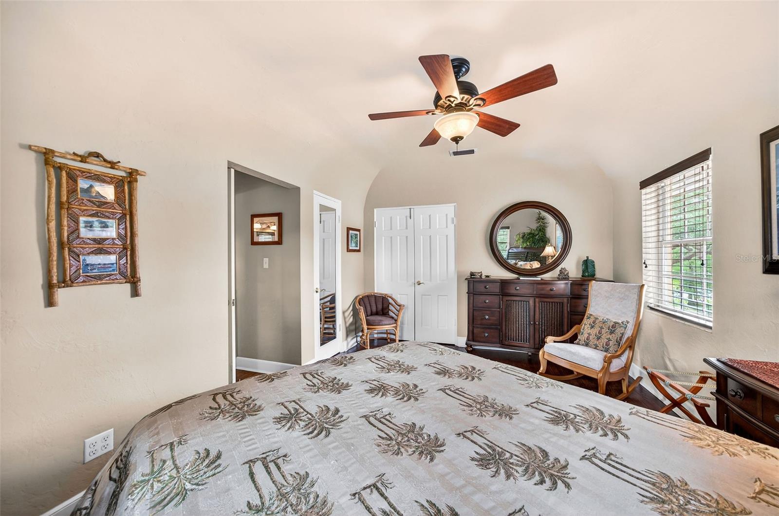 830 Lk DAVIS Dr ORLANDO, FL 32806
