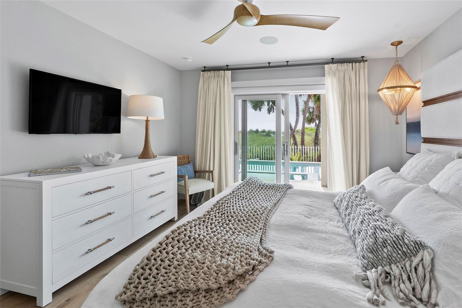 2807 SUNSET Way ST PETE BEACH, FL 33706