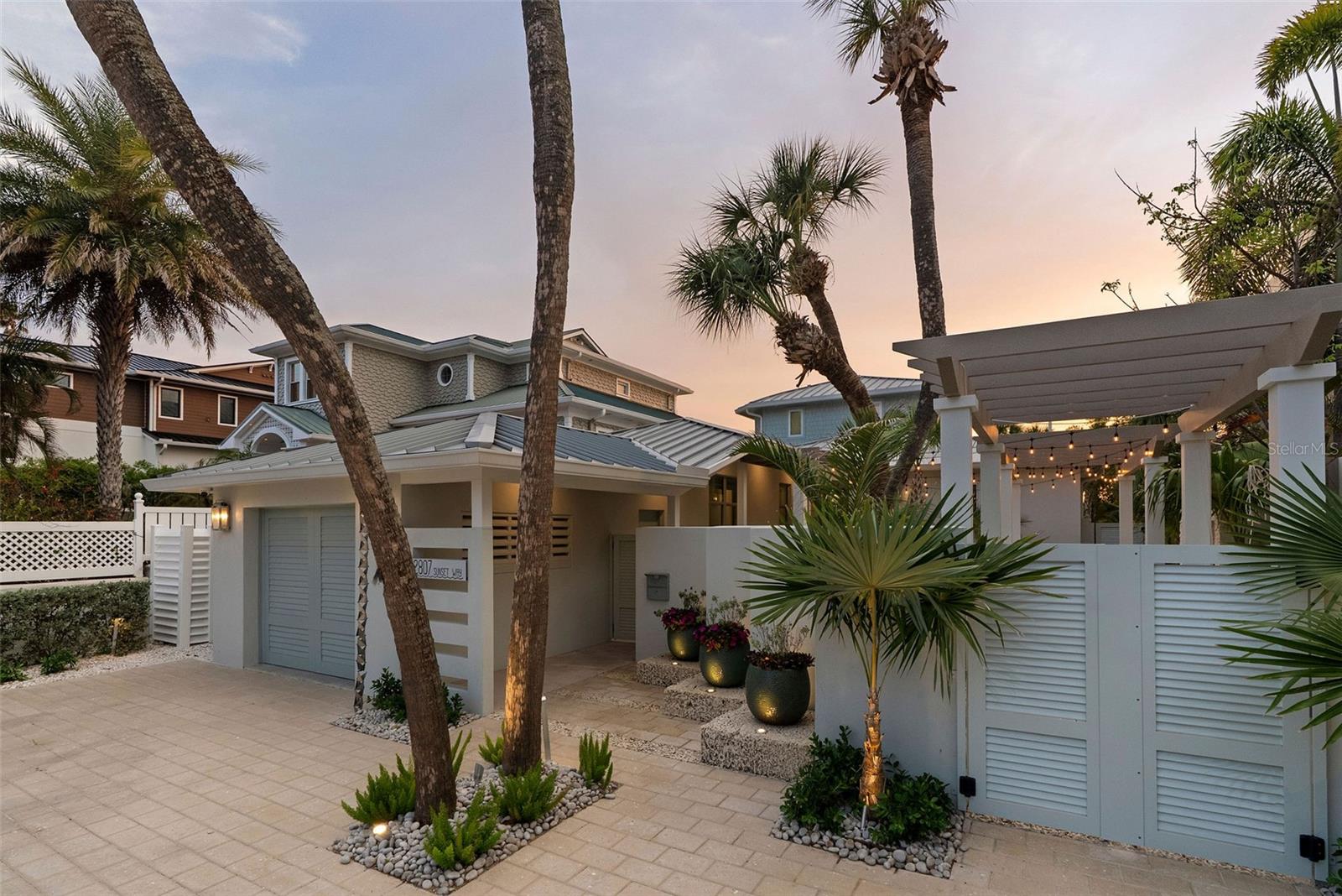 2807 SUNSET Way ST PETE BEACH, FL 33706