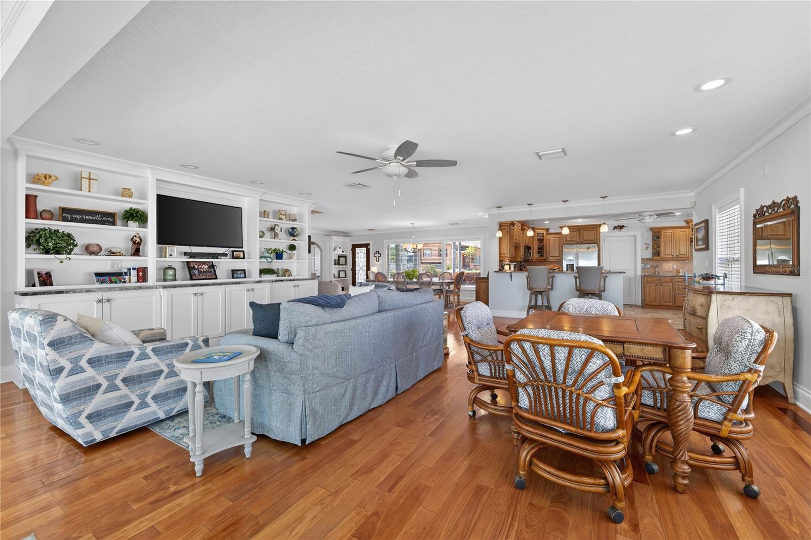 2540 E BAY Isle Dr ST PETERSBURG, FL 33705