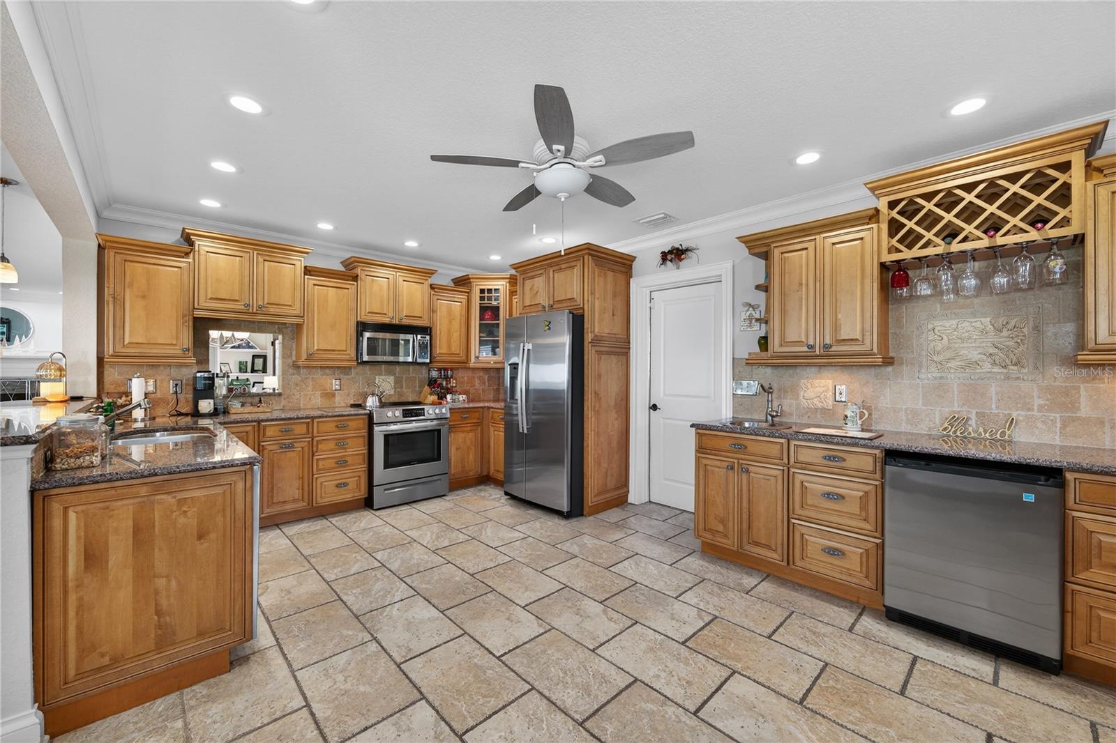 2540 E BAY Isle Dr ST PETERSBURG, FL 33705