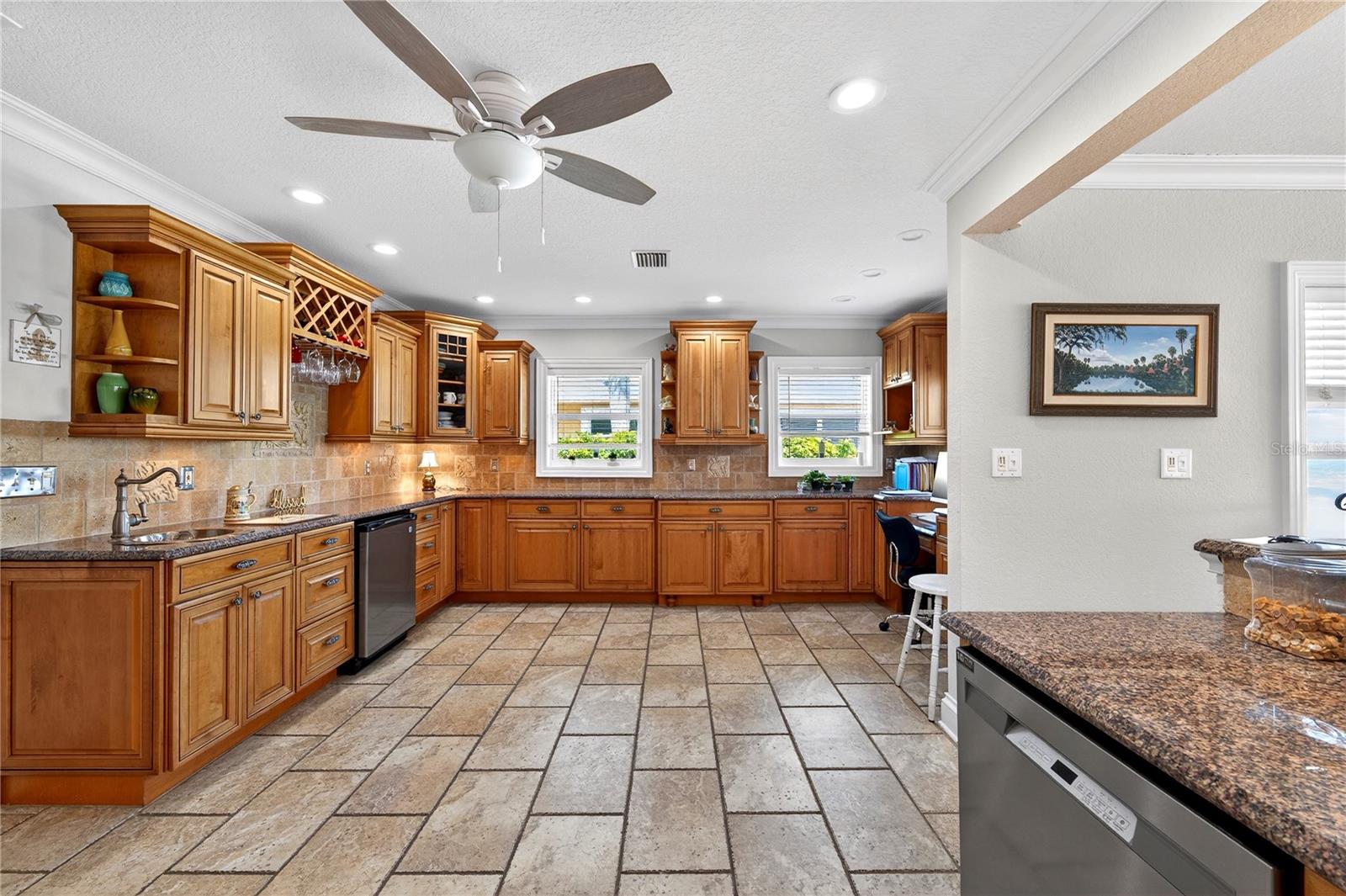 2540 E BAY Isle Dr ST PETERSBURG, FL 33705