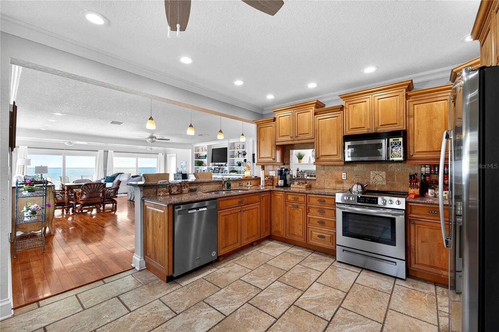 2540 E BAY Isle Dr ST PETERSBURG, FL 33705