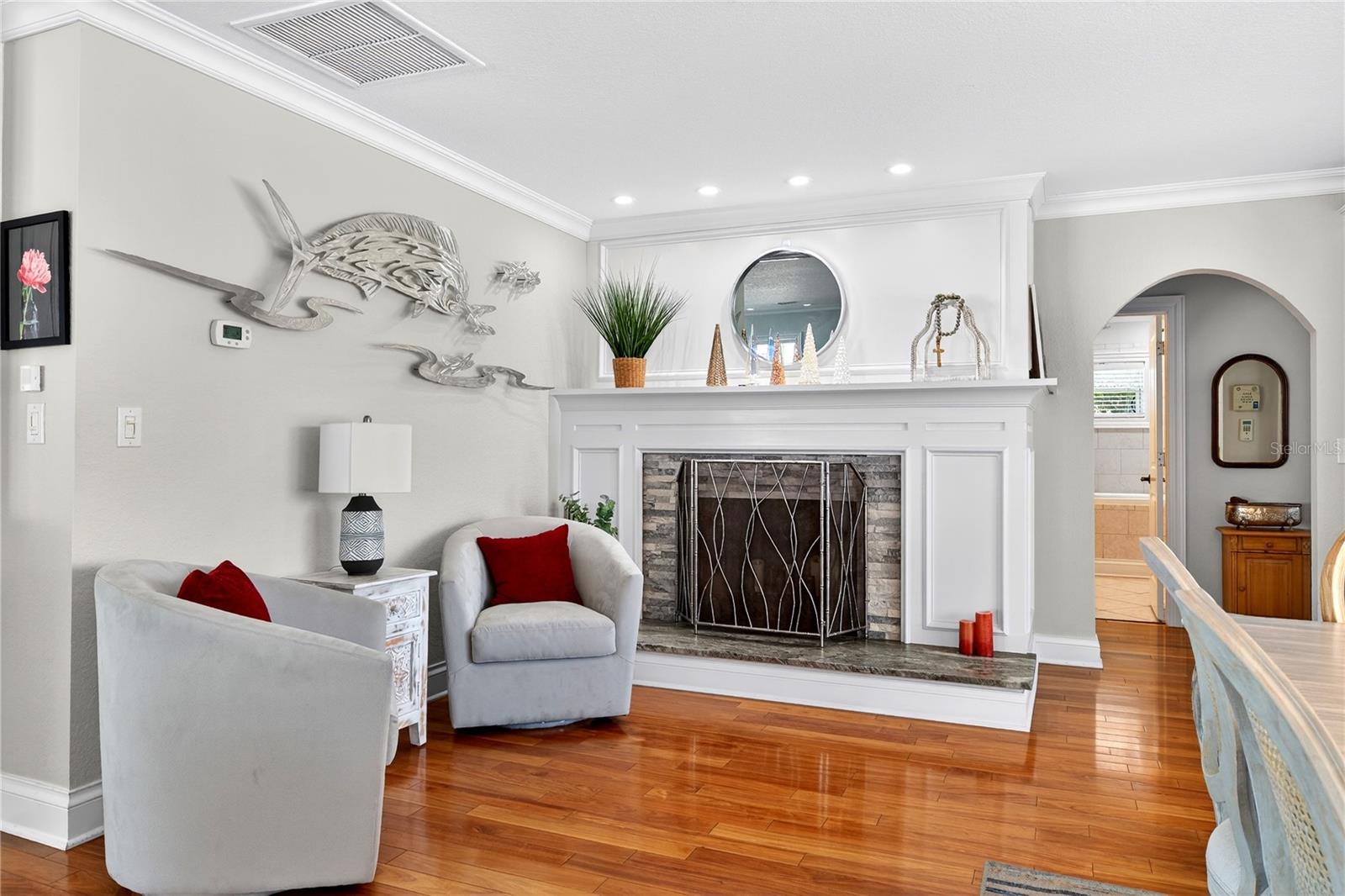 2540 E BAY Isle Dr ST PETERSBURG, FL 33705