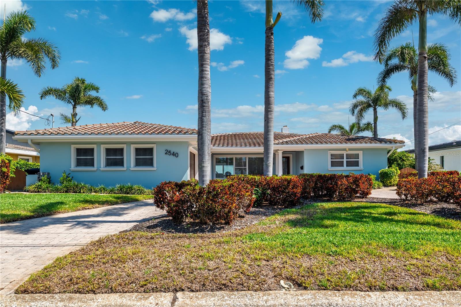 2540 E BAY Isle Dr ST PETERSBURG, FL 33705