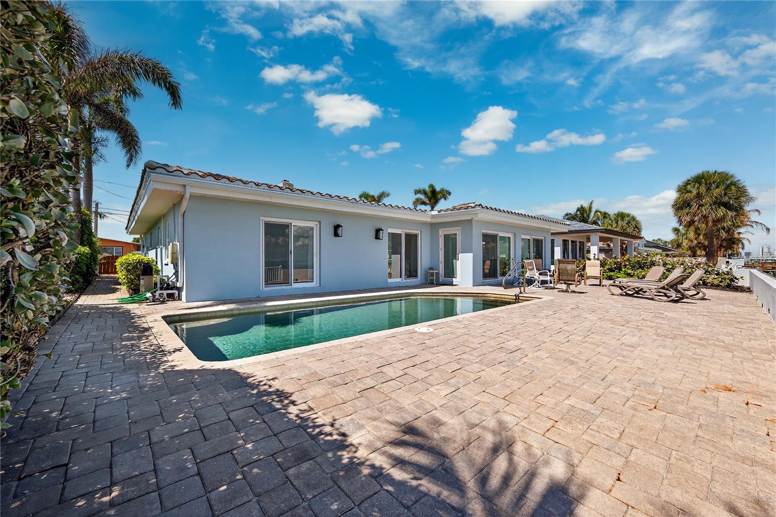 2540 E BAY Isle Dr ST PETERSBURG, FL 33705