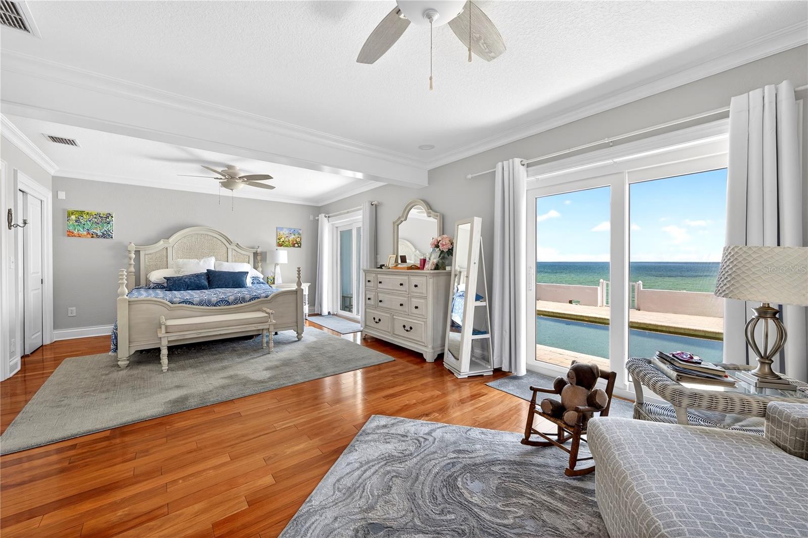 2540 E BAY Isle Dr ST PETERSBURG, FL 33705