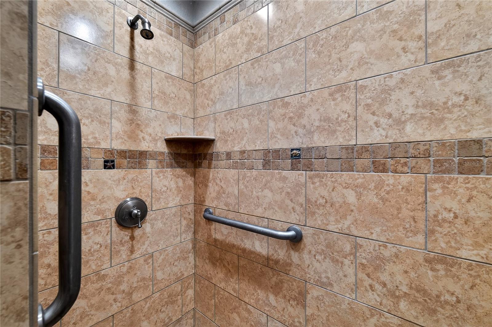 2540 E BAY Isle Dr ST PETERSBURG, FL 33705