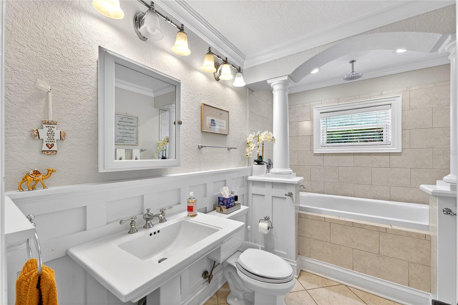 2540 E BAY Isle Dr ST PETERSBURG, FL 33705