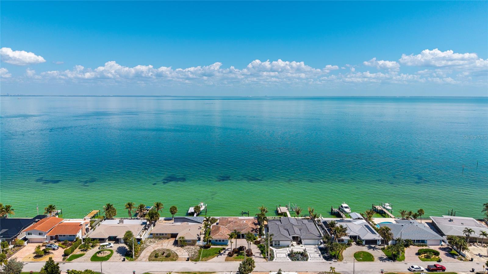 2540 E BAY Isle Dr ST PETERSBURG, FL 33705