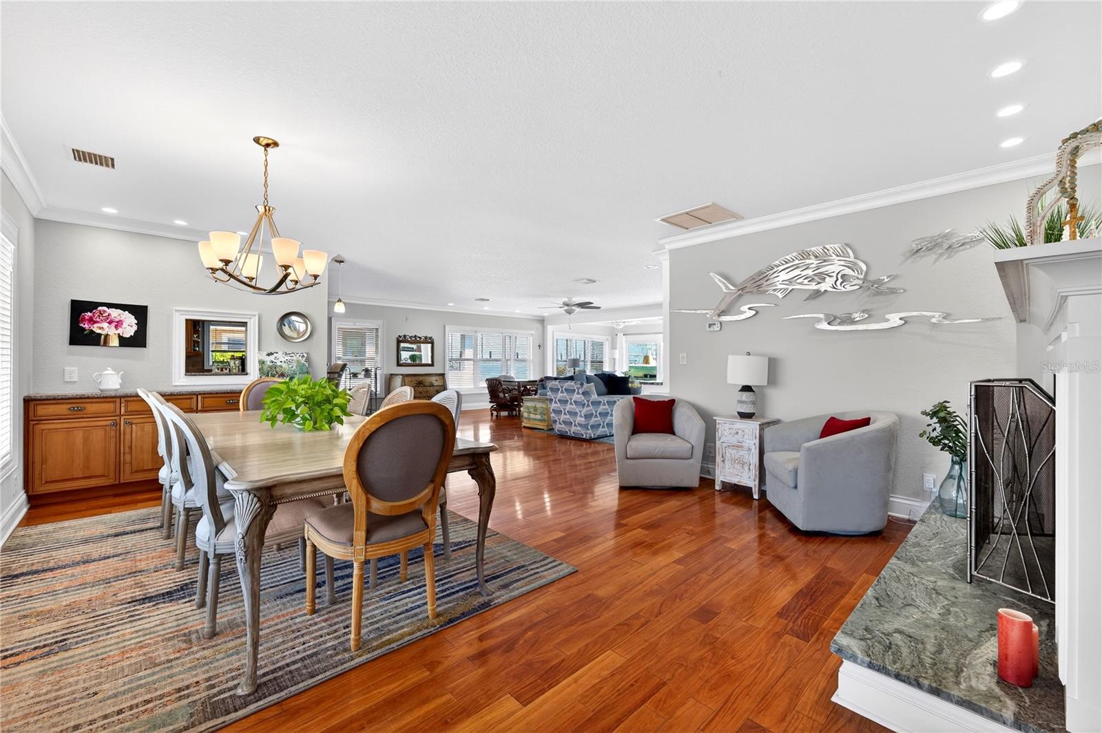 2540 E BAY Isle Dr ST PETERSBURG, FL 33705