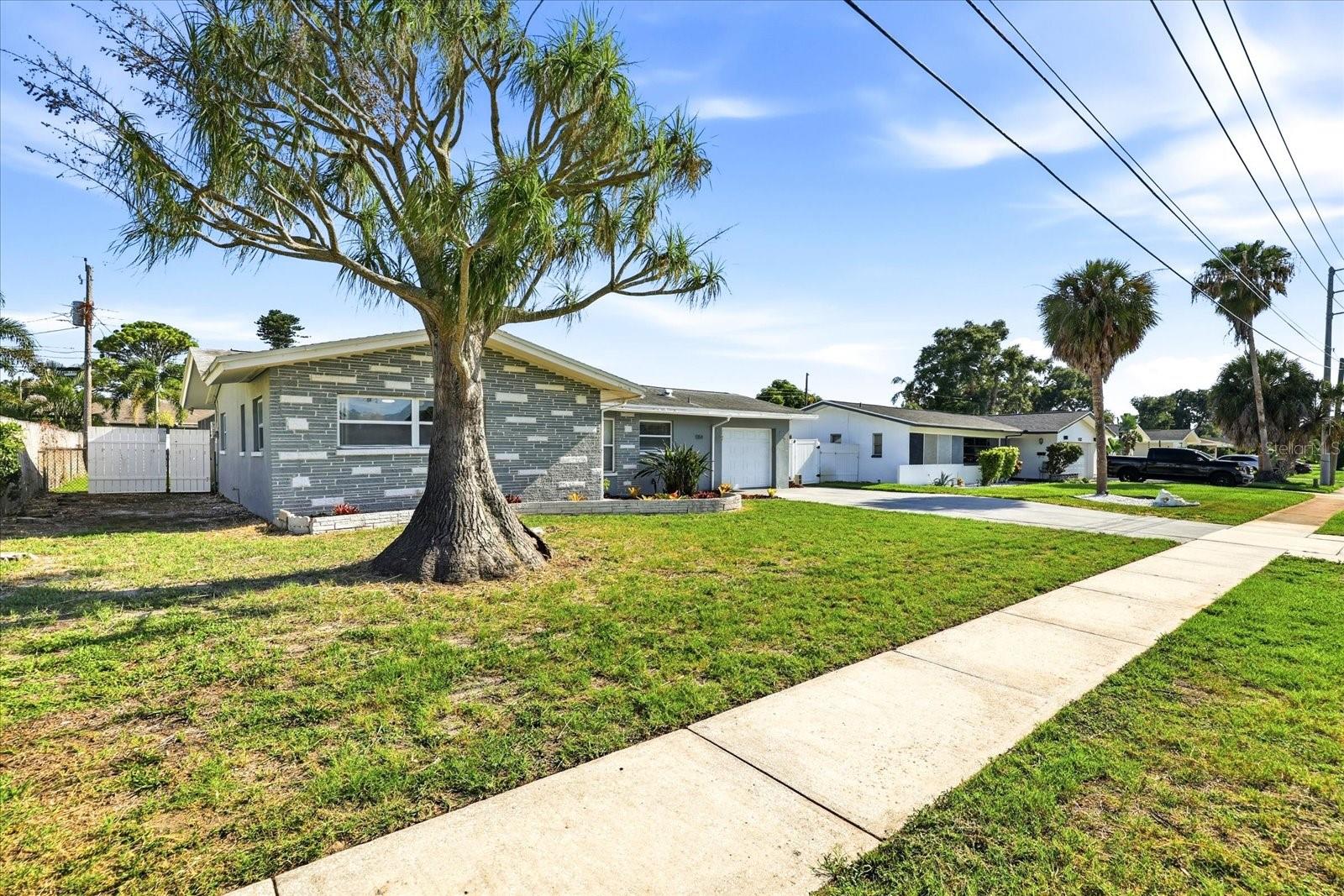 1354 62ND Ave ST PETERSBURG, FL 33705