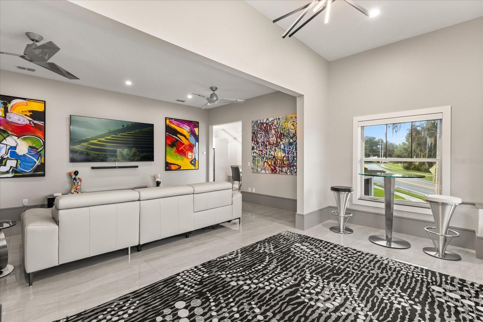 808 EDGEWATER Dr ORLANDO, FL 32804