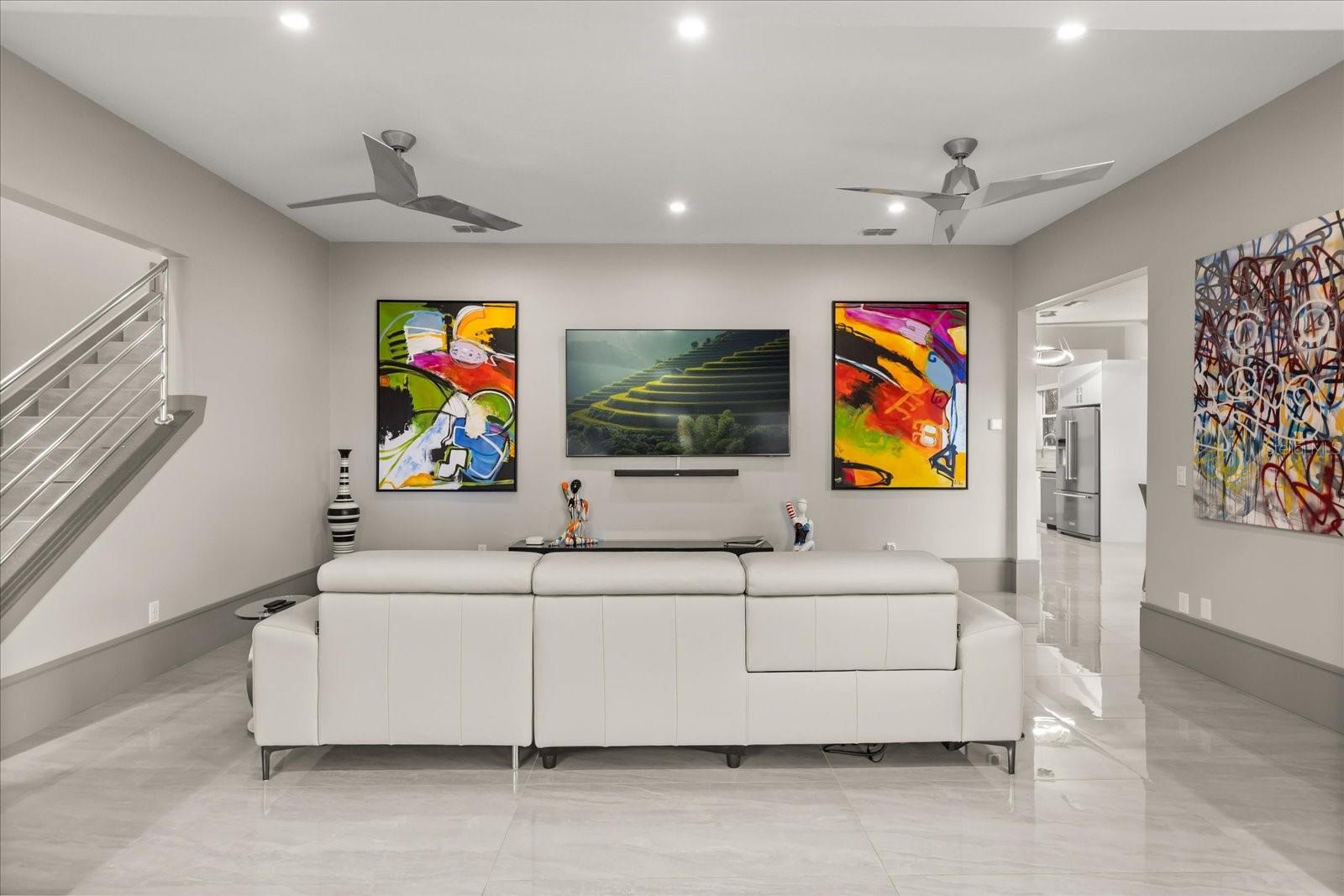 808 EDGEWATER Dr ORLANDO, FL 32804