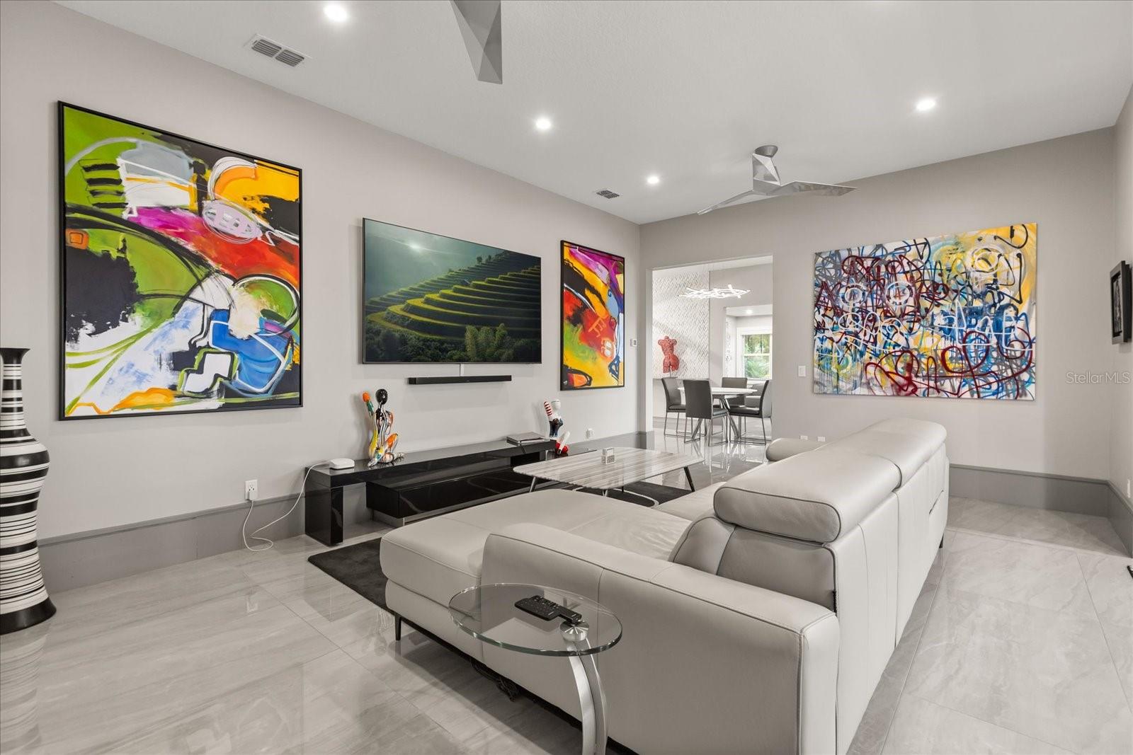 808 EDGEWATER Dr ORLANDO, FL 32804