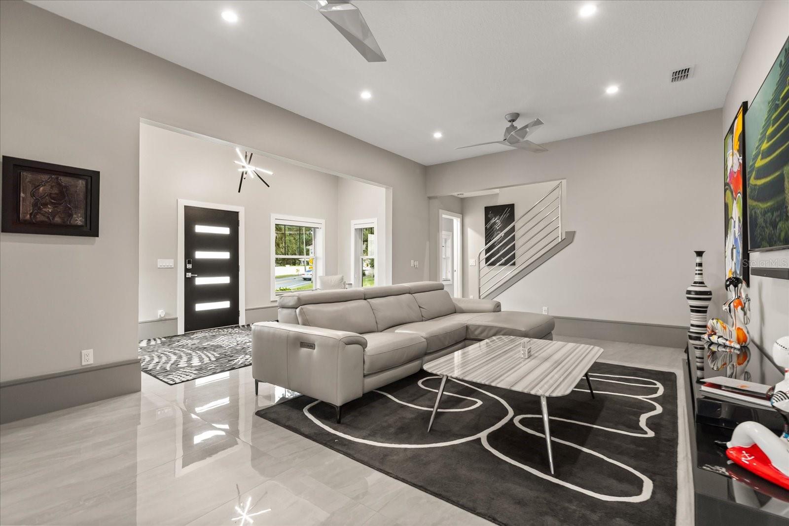 808 EDGEWATER Dr ORLANDO, FL 32804