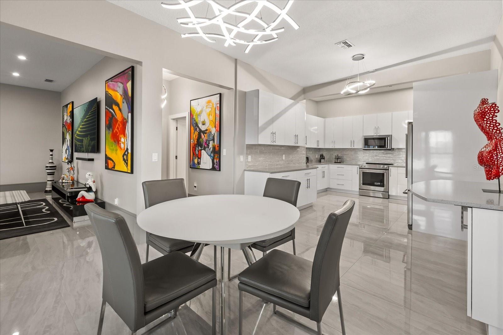 808 EDGEWATER Dr ORLANDO, FL 32804