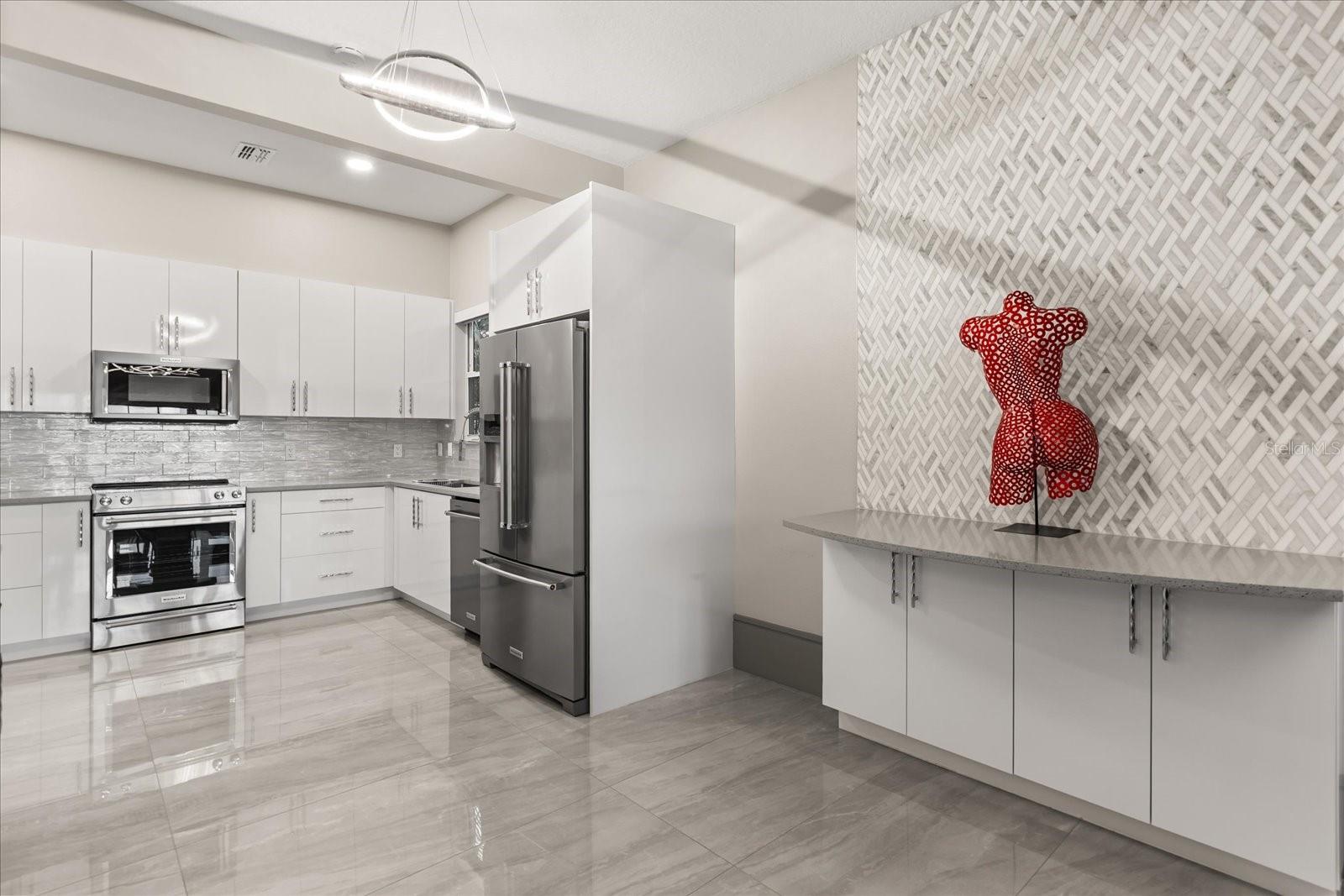 808 EDGEWATER Dr ORLANDO, FL 32804