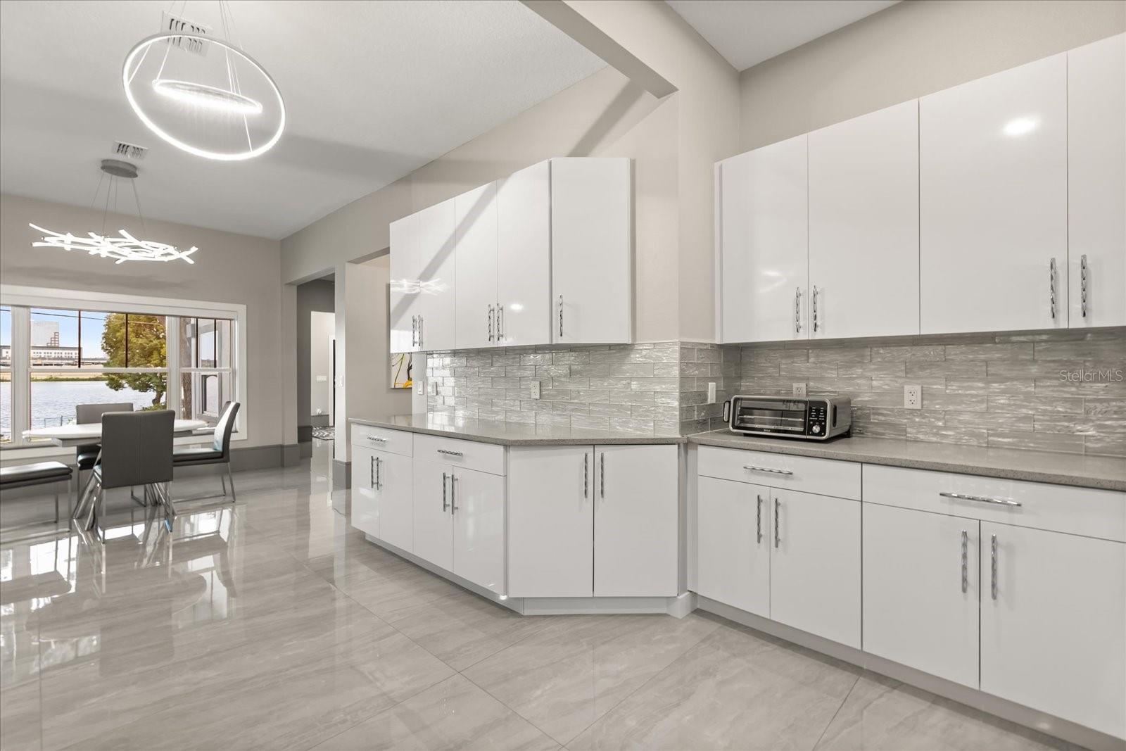 808 EDGEWATER Dr ORLANDO, FL 32804