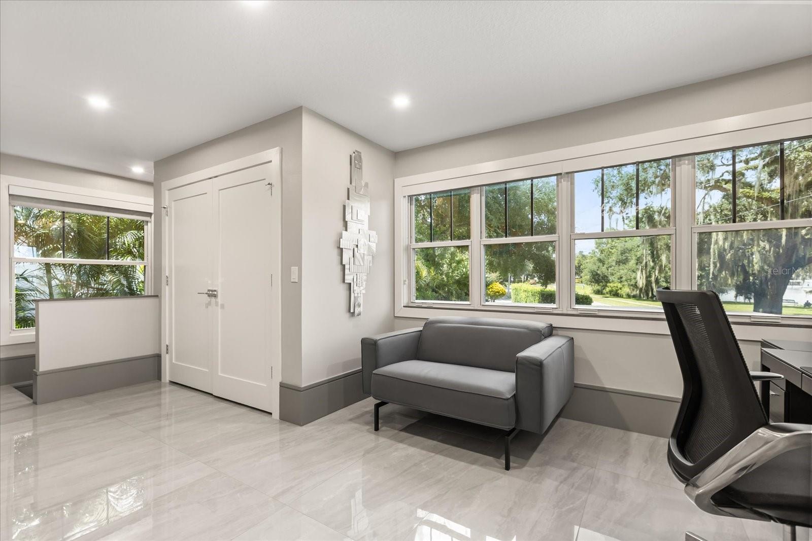 808 EDGEWATER Dr ORLANDO, FL 32804