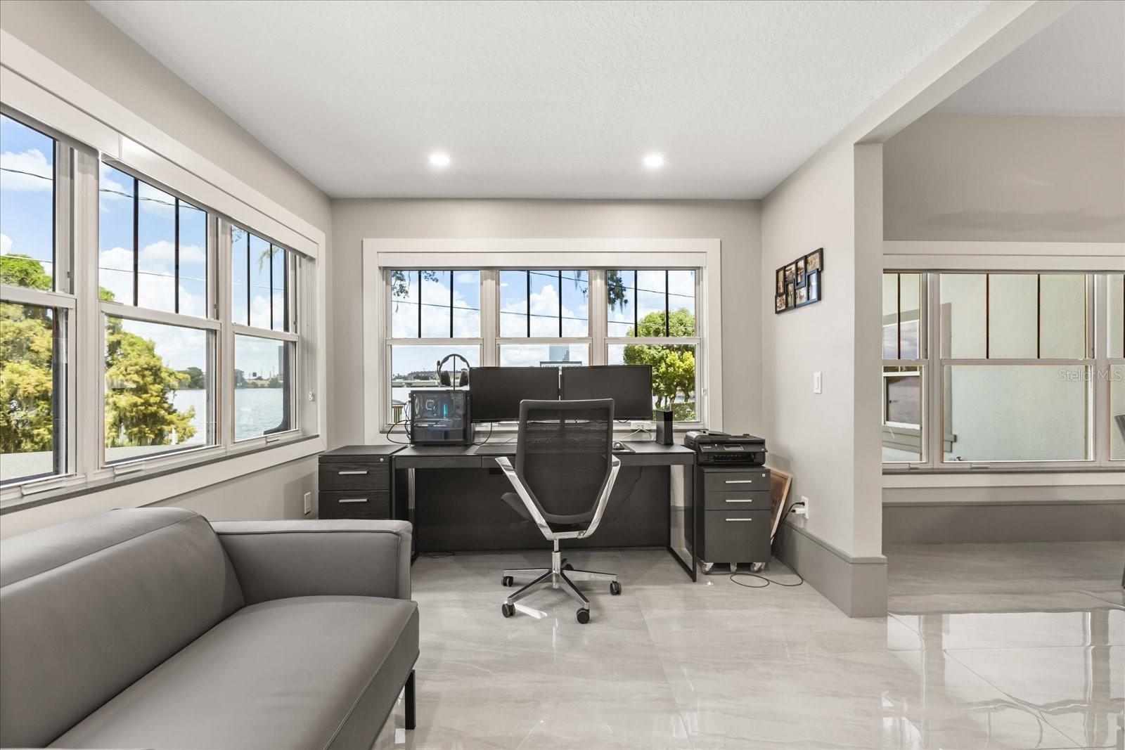 808 EDGEWATER Dr ORLANDO, FL 32804