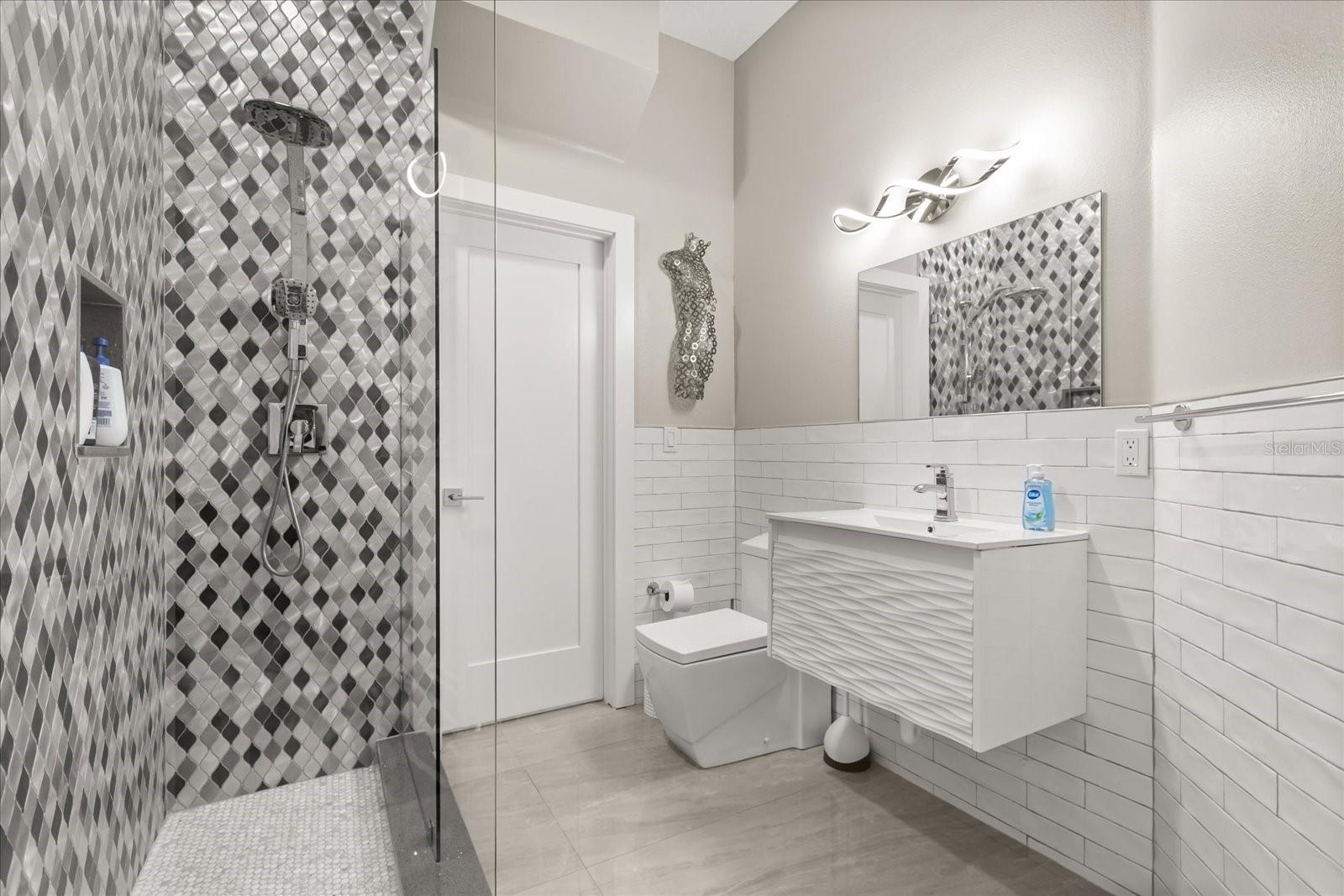 808 EDGEWATER Dr ORLANDO, FL 32804