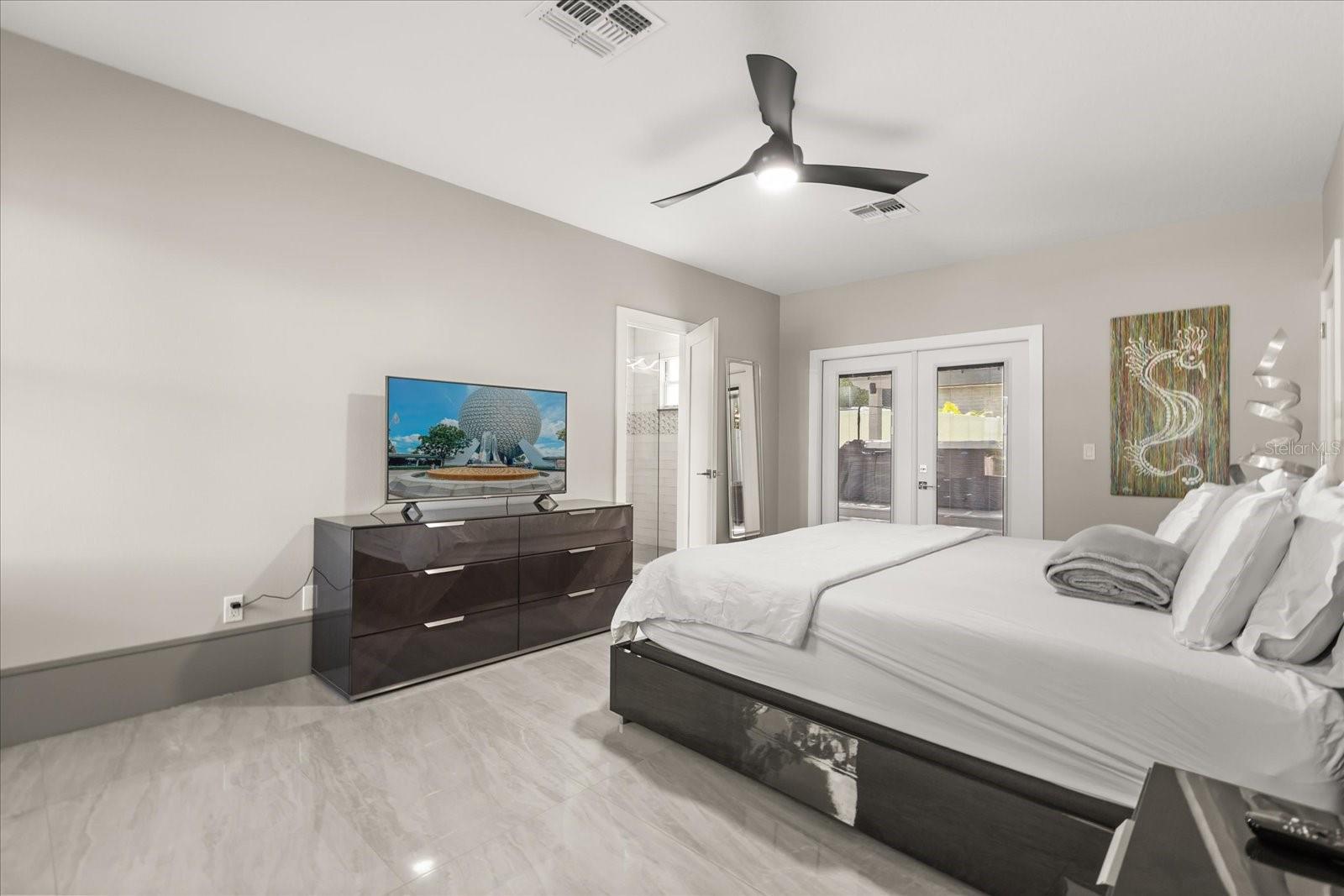 808 EDGEWATER Dr ORLANDO, FL 32804