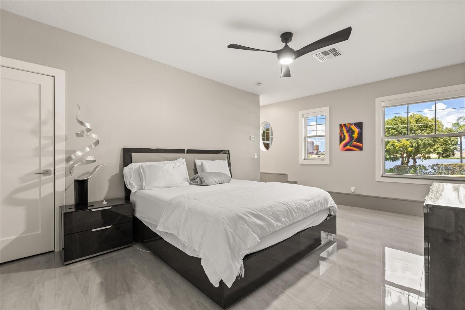 808 EDGEWATER Dr ORLANDO, FL 32804