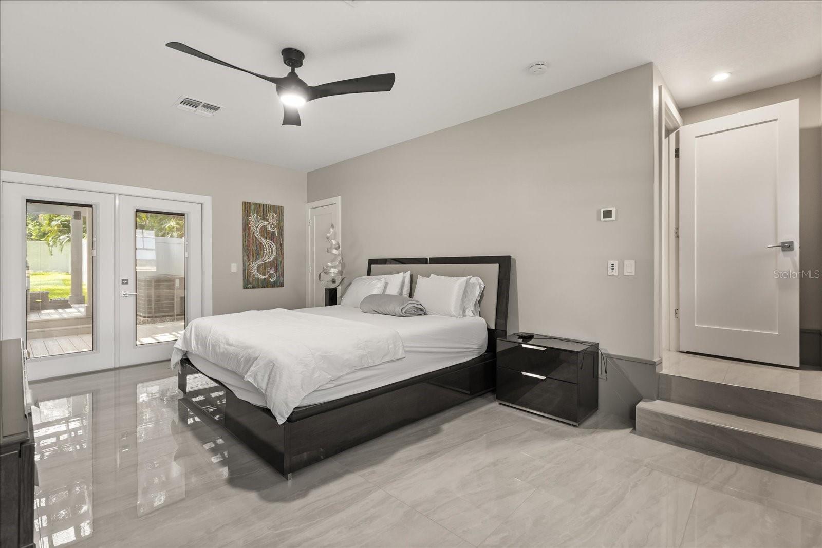 808 EDGEWATER Dr ORLANDO, FL 32804