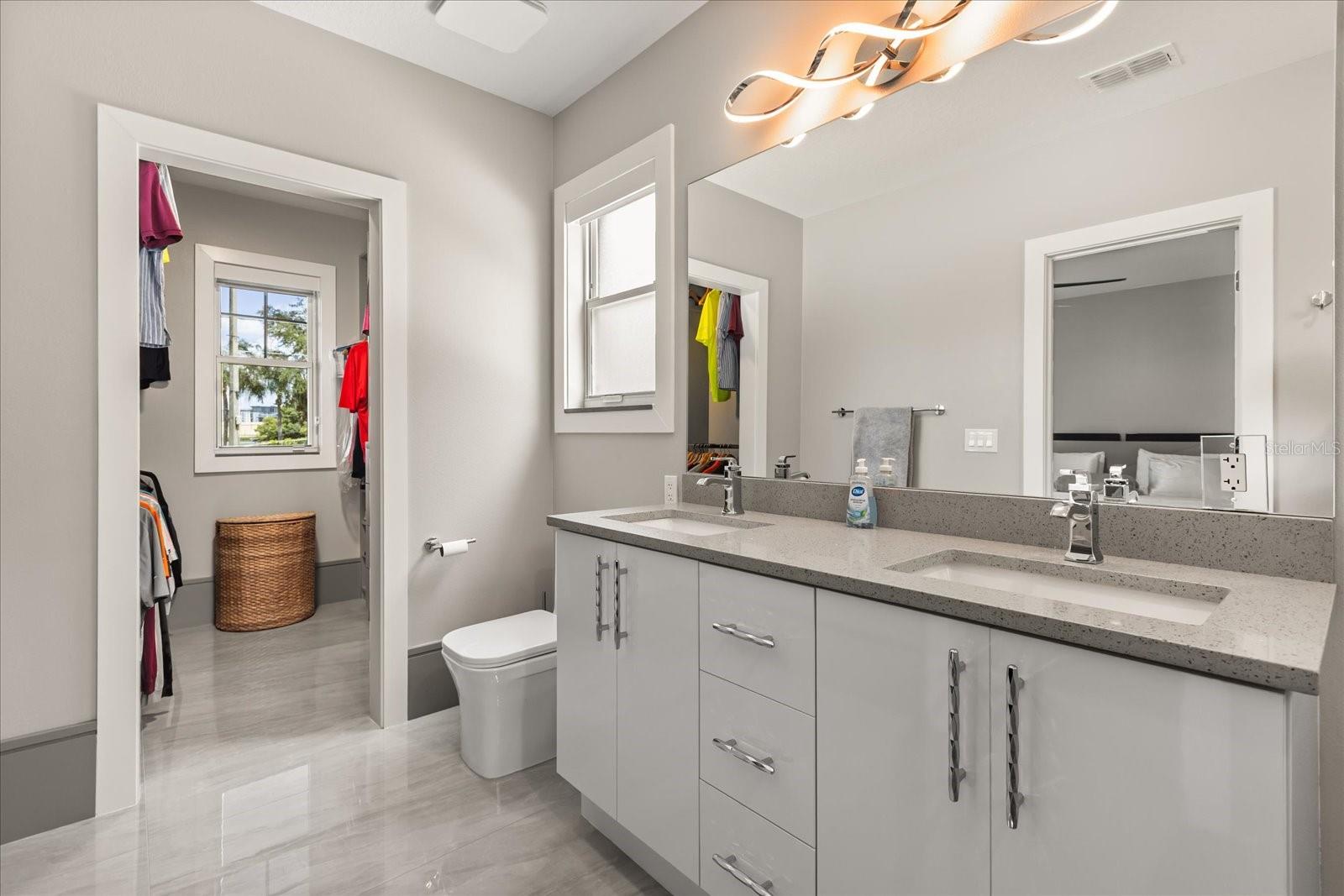 808 EDGEWATER Dr ORLANDO, FL 32804