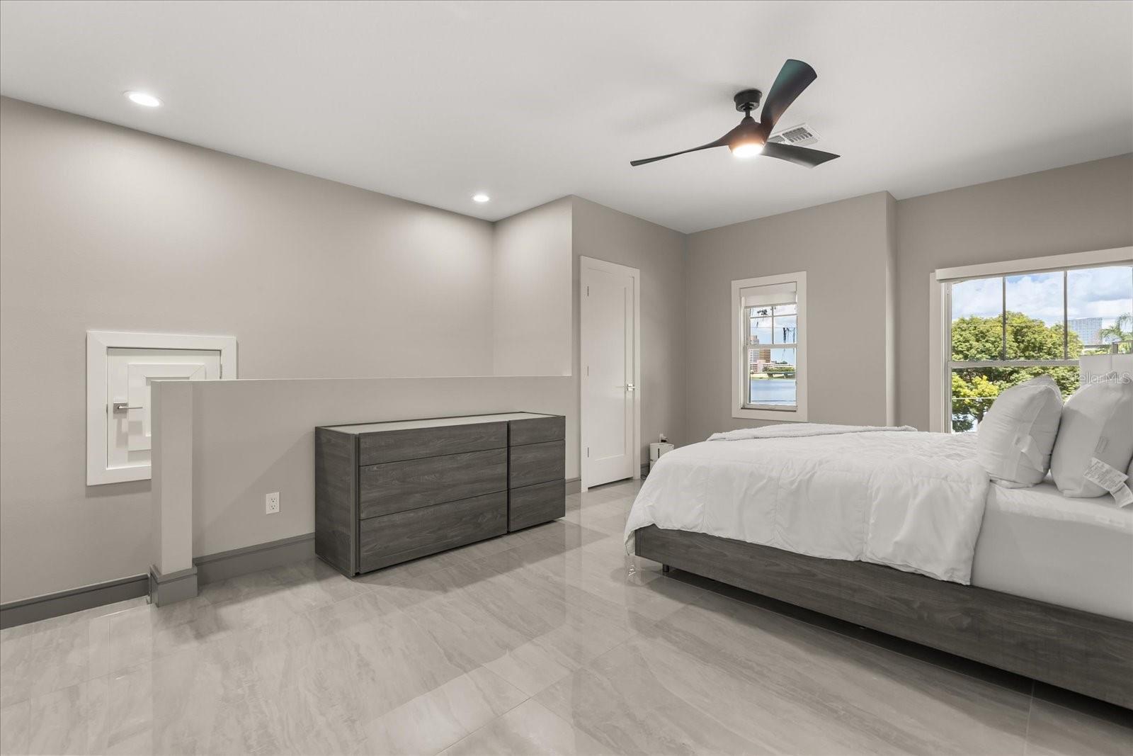 808 EDGEWATER Dr ORLANDO, FL 32804