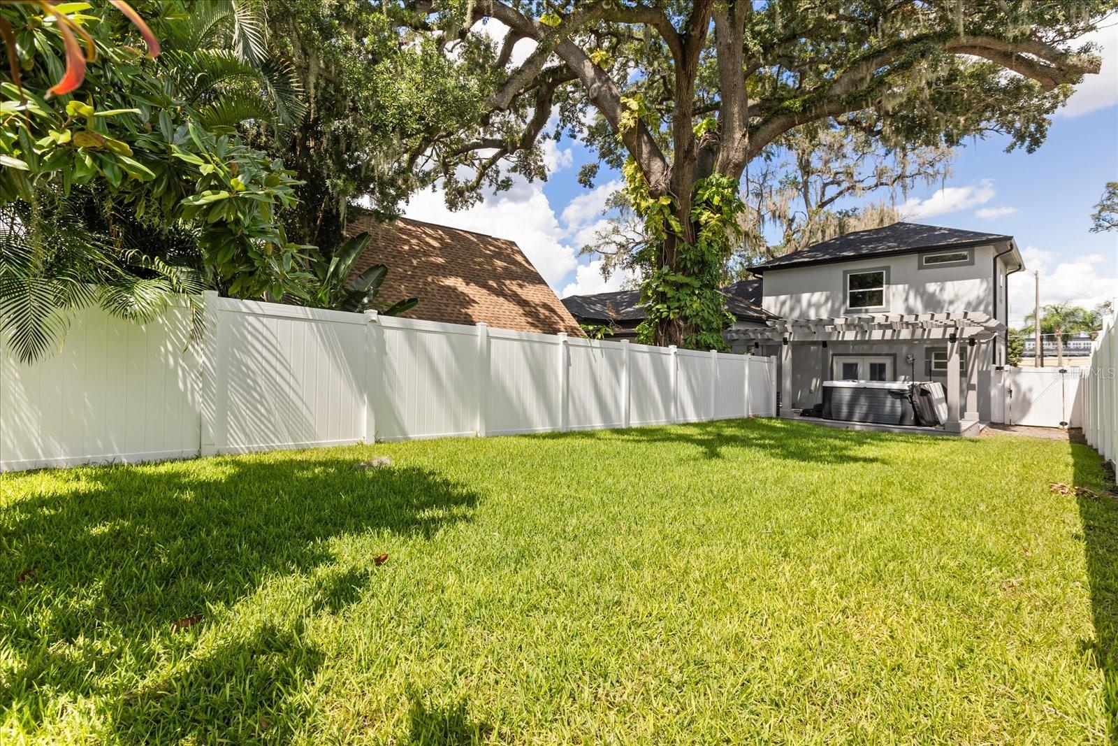 808 EDGEWATER Dr ORLANDO, FL 32804