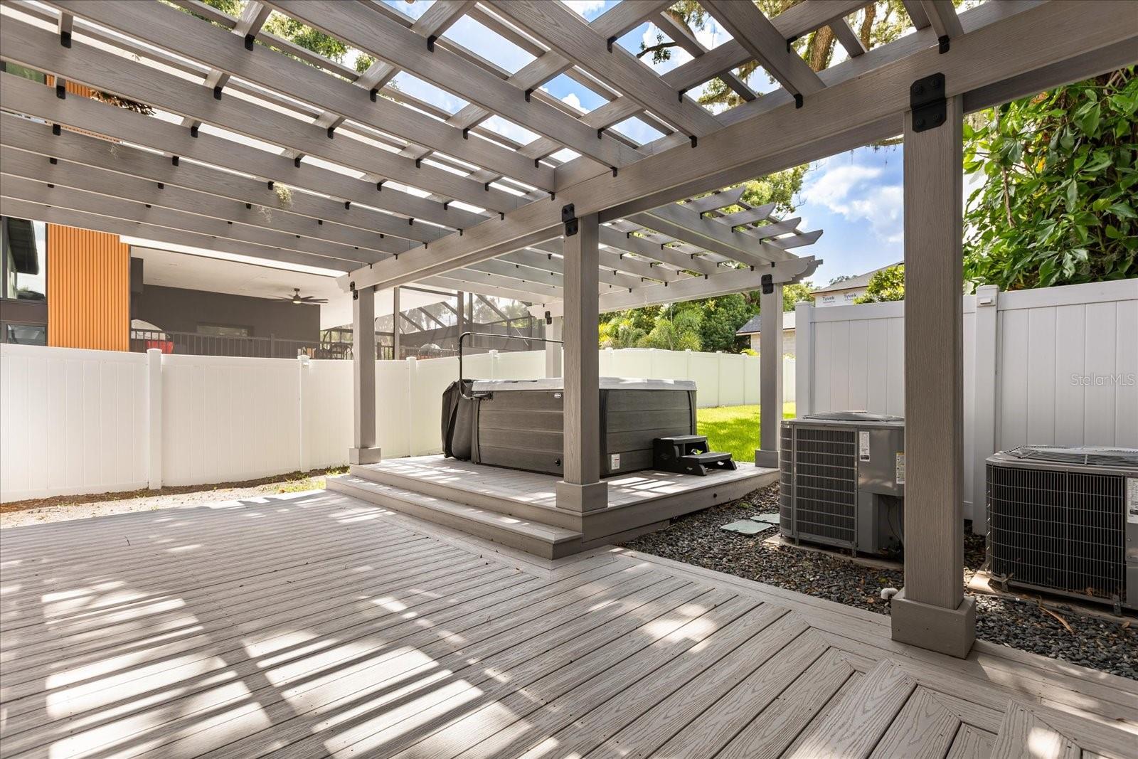 808 EDGEWATER Dr ORLANDO, FL 32804