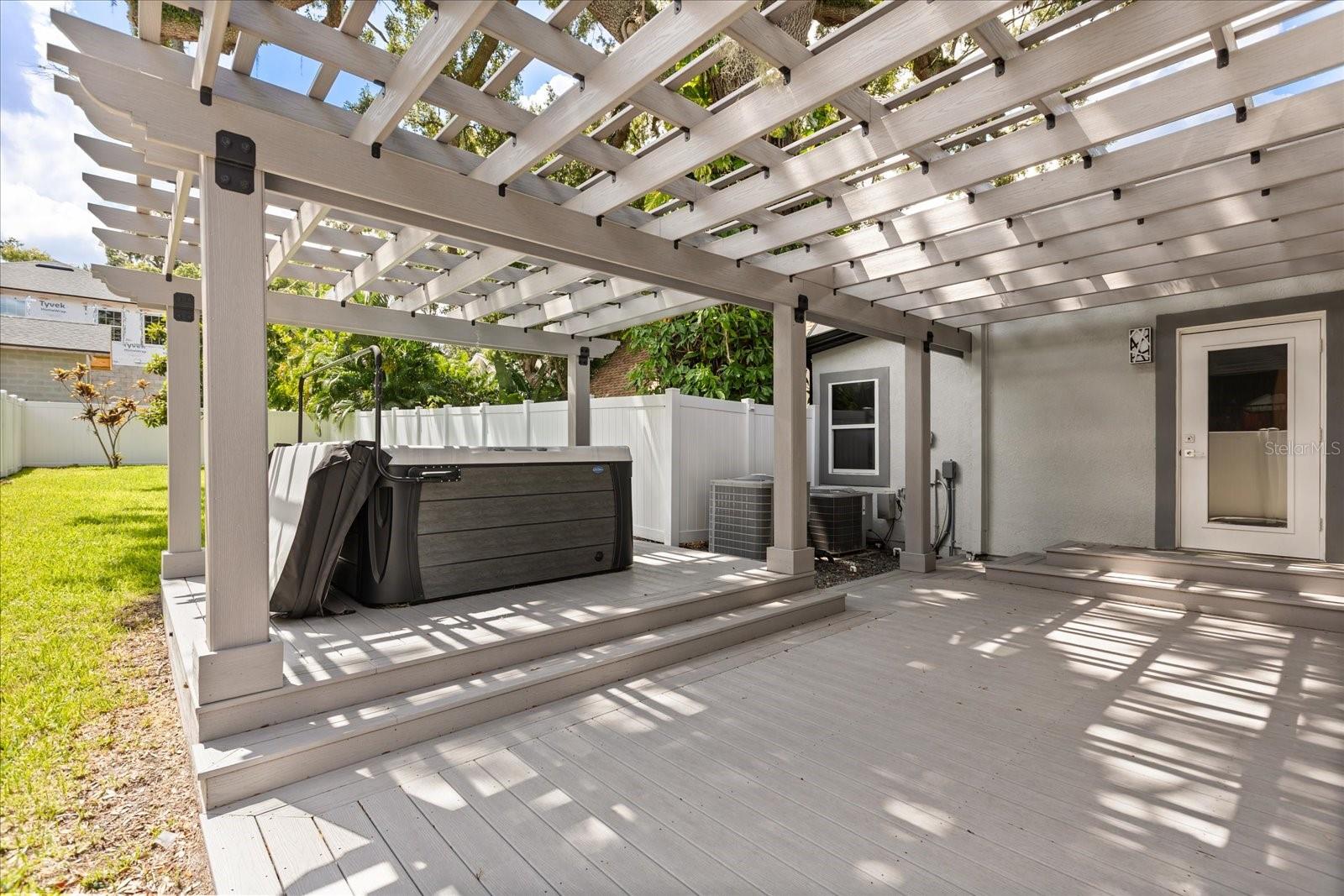 808 EDGEWATER Dr ORLANDO, FL 32804