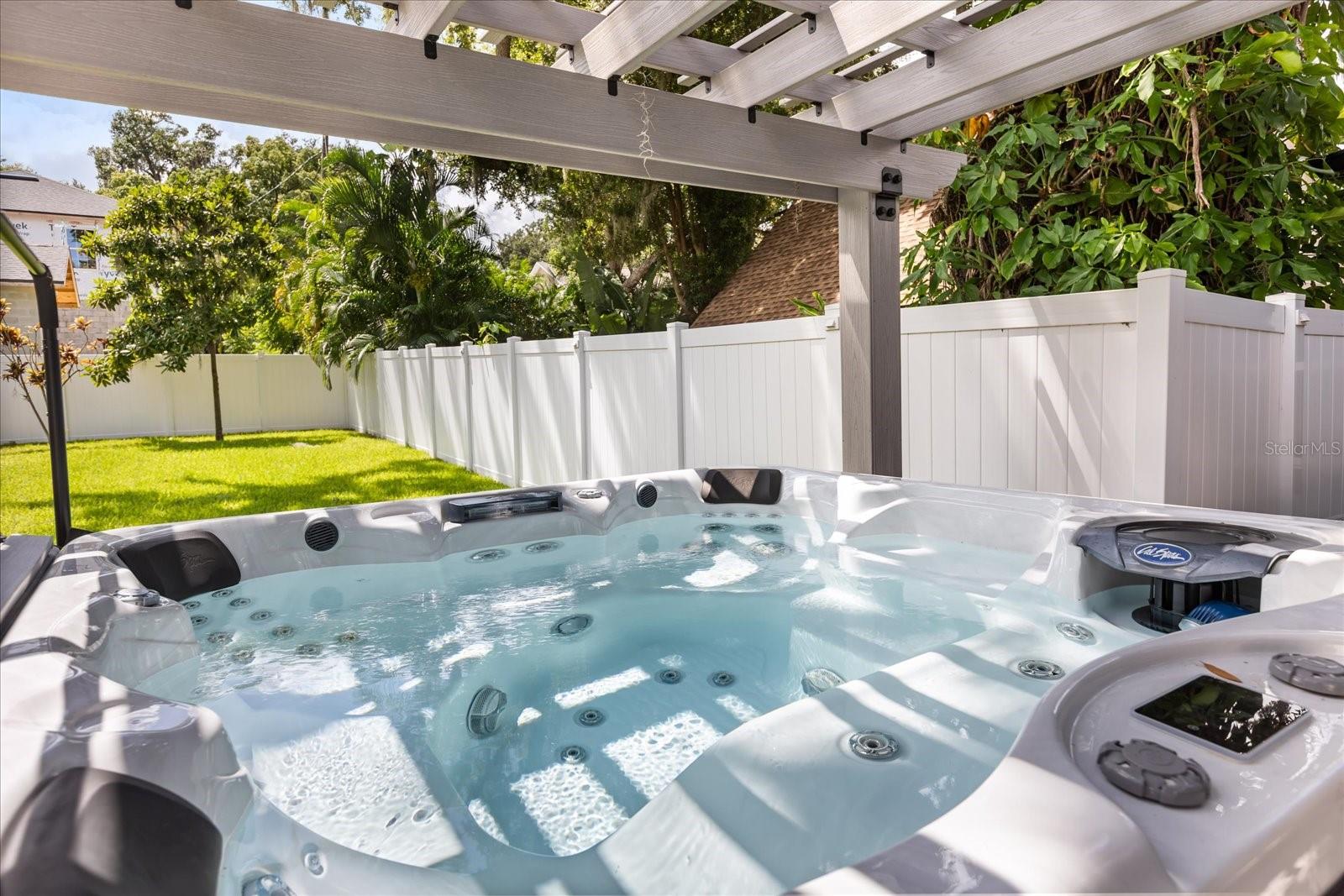 808 EDGEWATER Dr ORLANDO, FL 32804